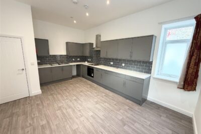 house for rent commercial street