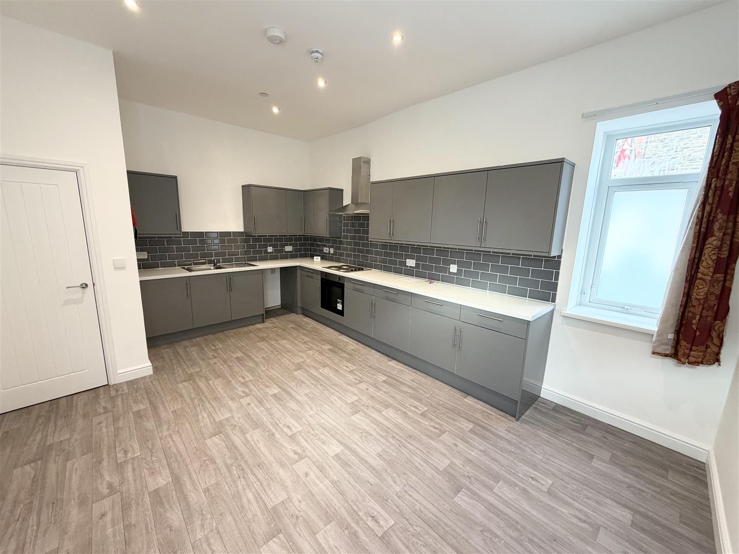 house for rent commercial street