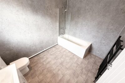 house for rent commercial street