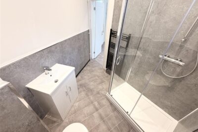 house for rent commercial street