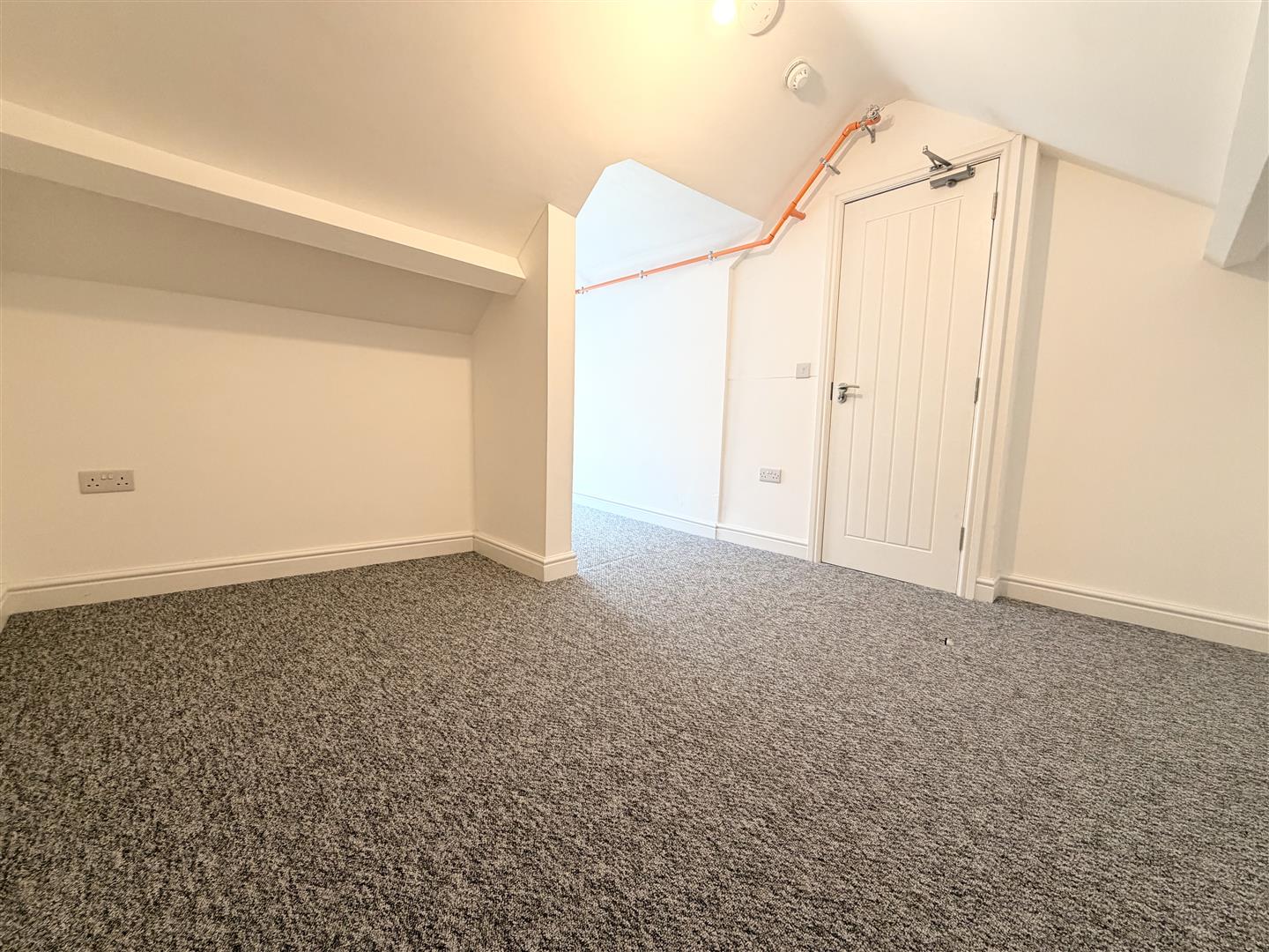 house for rent commercial street