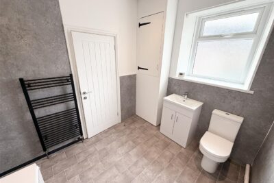 house for rent commercial street