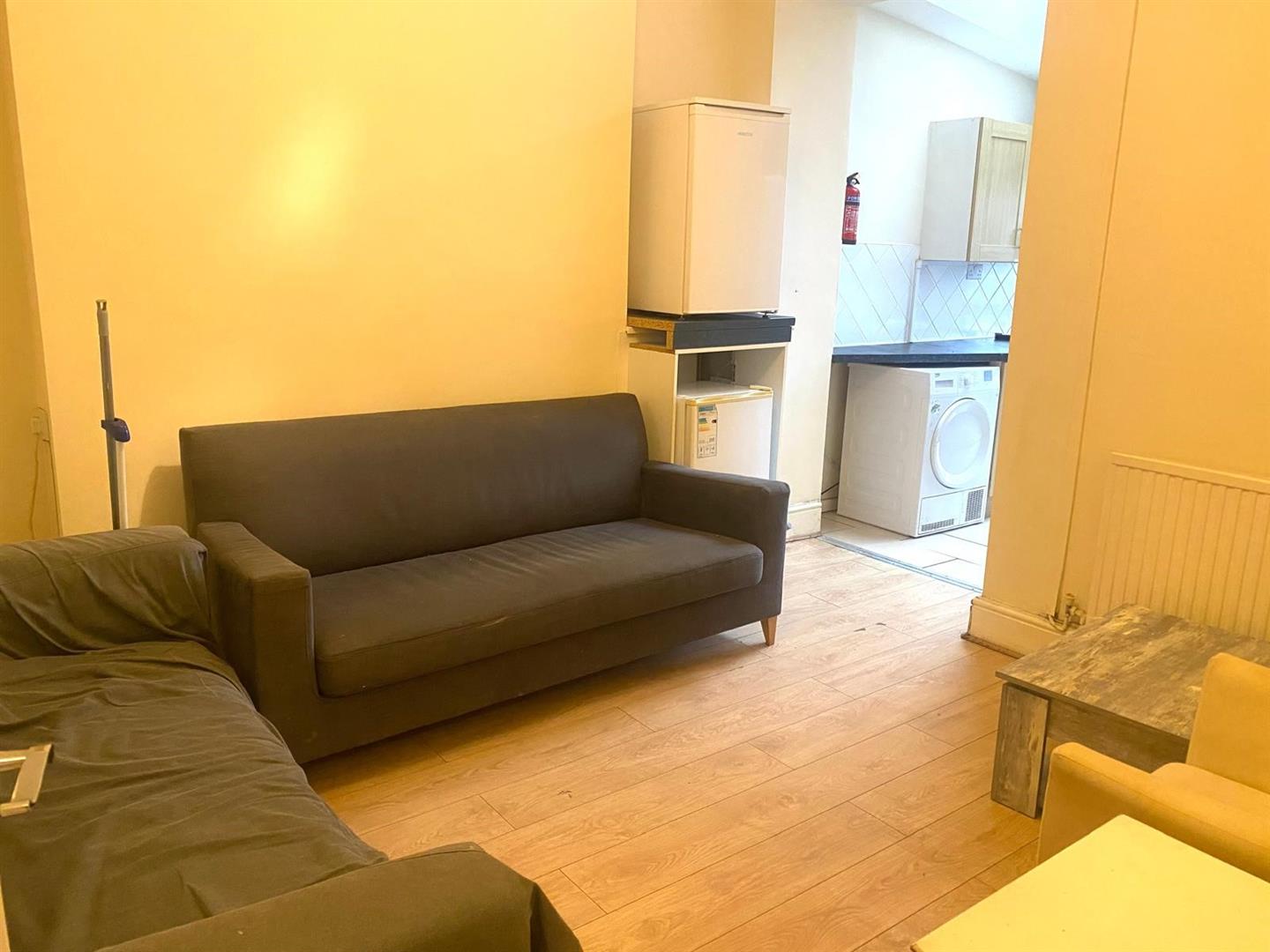 room for rent queen street