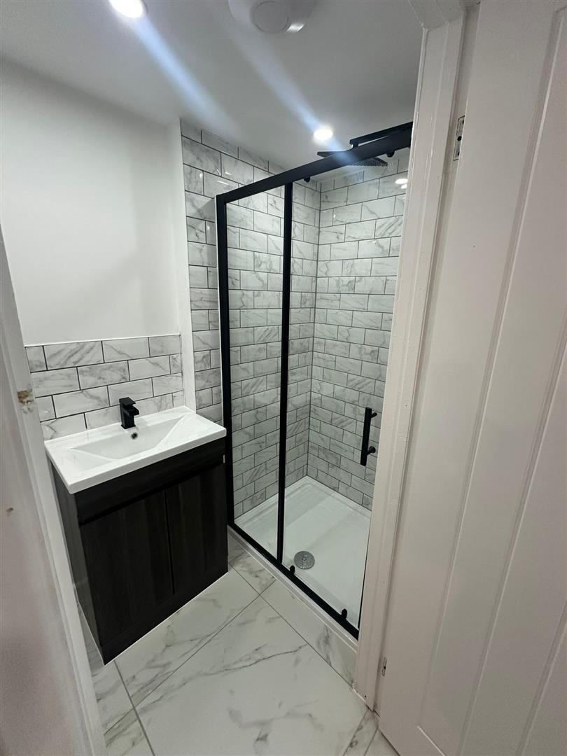 house - terraced for rent fox street