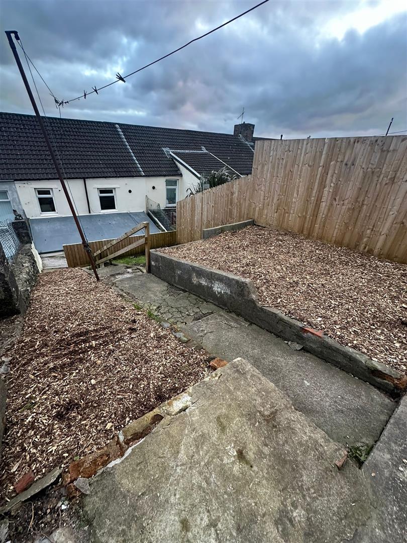 house - terraced for rent fox street