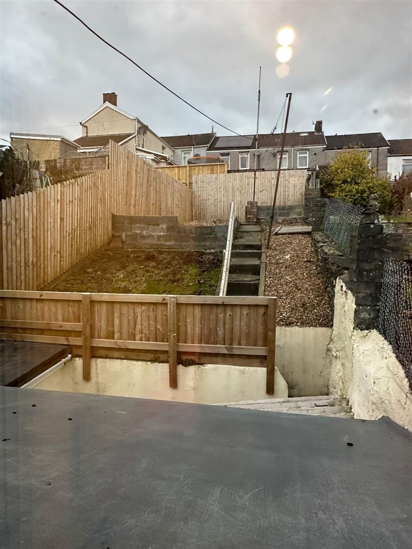 house - terraced for rent fox street