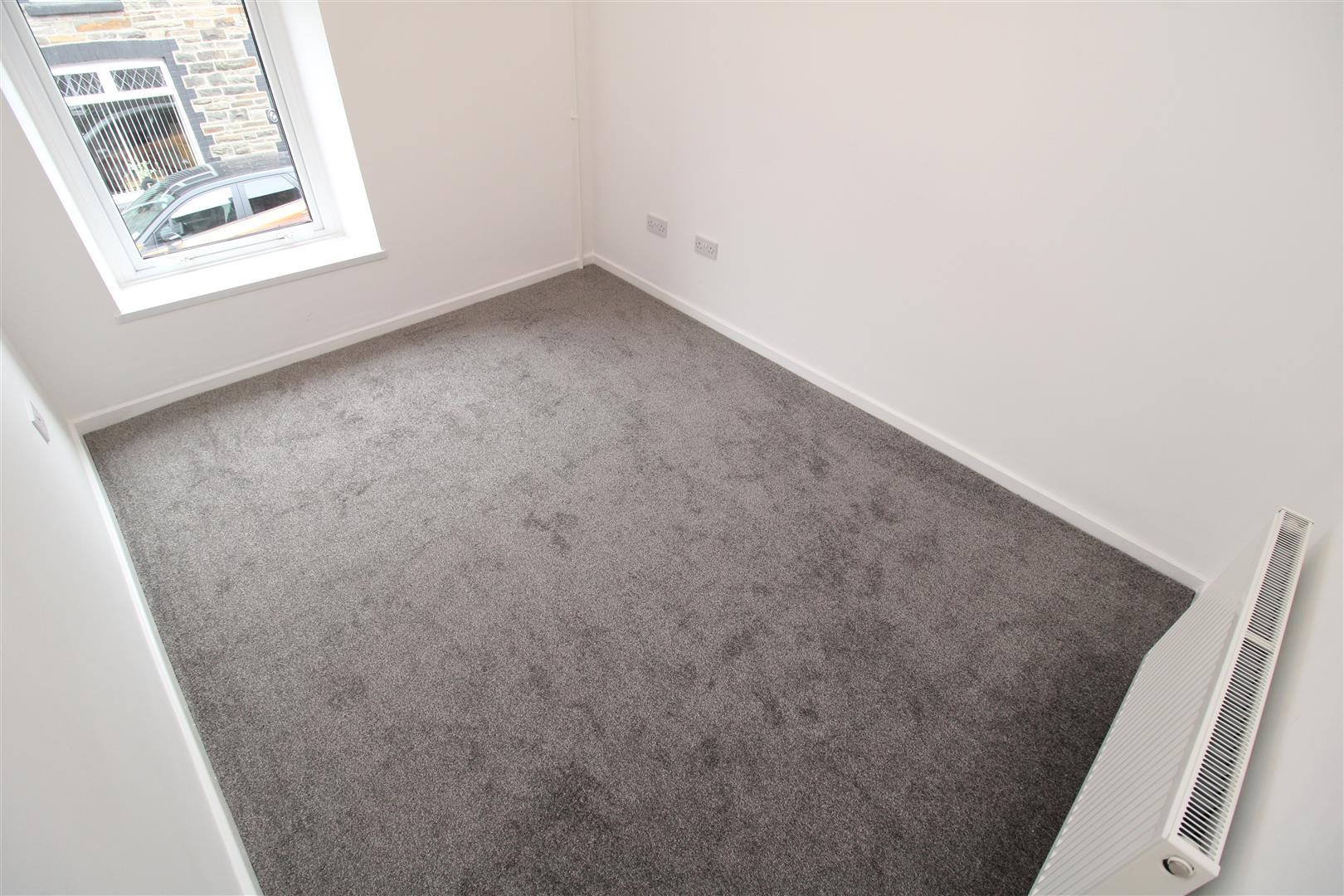 house - terraced for rent fox street