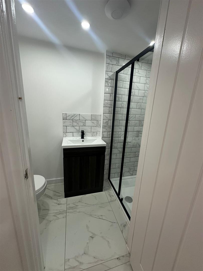 house - terraced for rent fox street