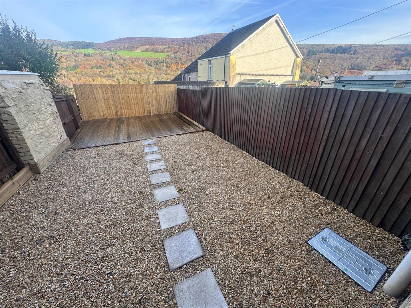 house - terraced for rent main road