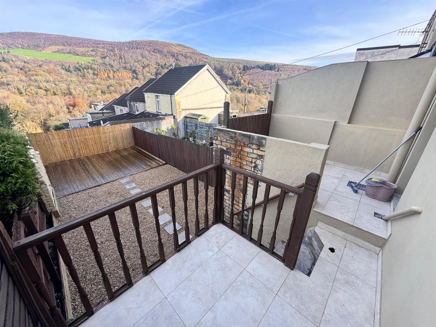 house - terraced for rent main road