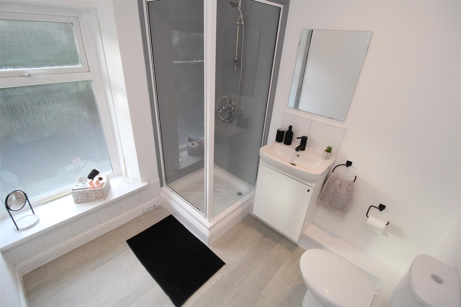 house - terraced for rent main road