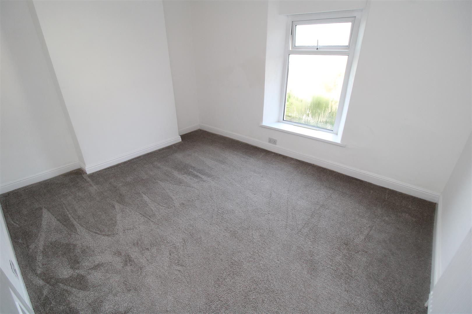 house - terraced for rent main road