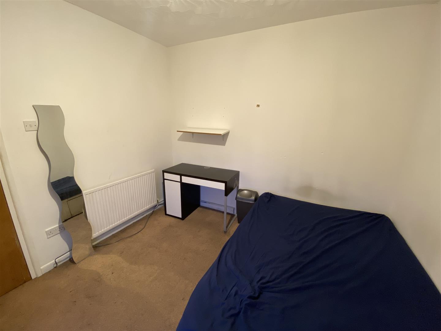 room for rent laura street