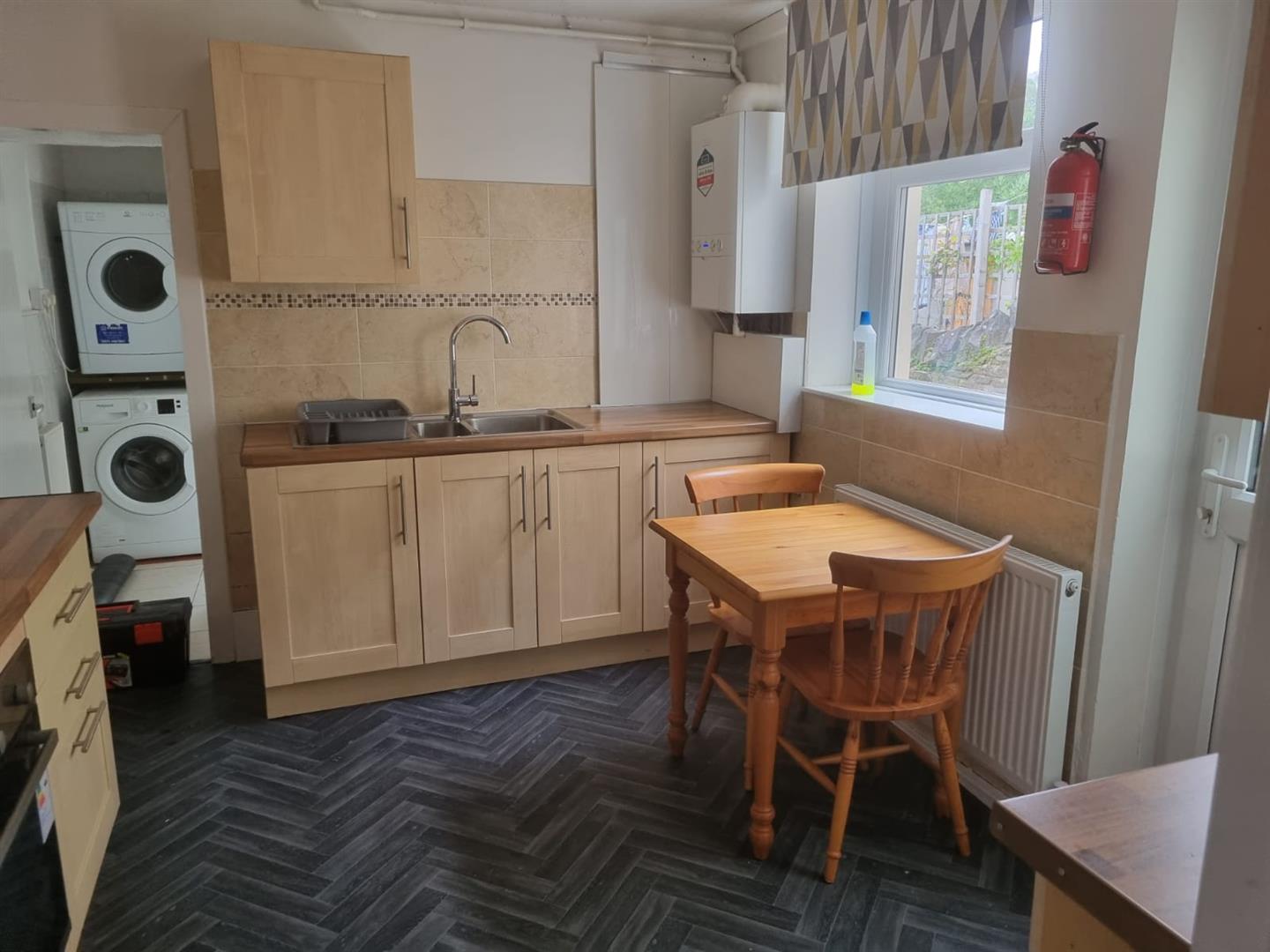 house - terraced for rent meadow street