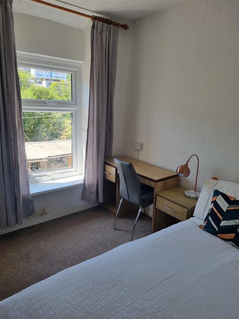 house - terraced for rent meadow street