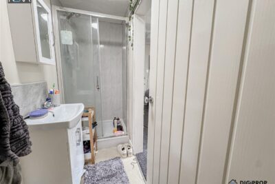 room for rent tower street