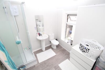 house - terraced for rent wood road