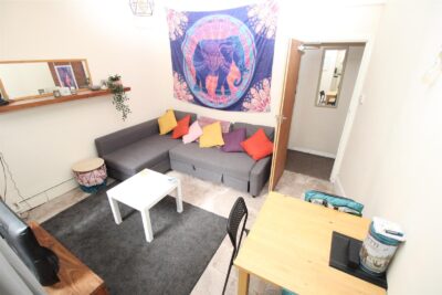 house - terraced for rent wood road