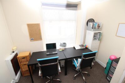 house - terraced for rent wood road