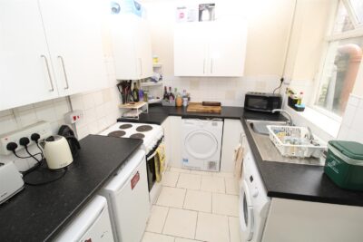 house - terraced for rent wood road