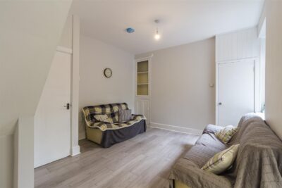 house - terraced for rent meadow street