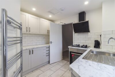 house - terraced for rent meadow street