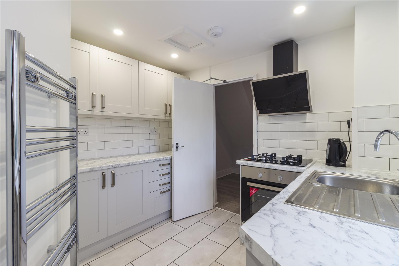 house - terraced for rent meadow street