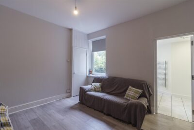 house - terraced for rent meadow street