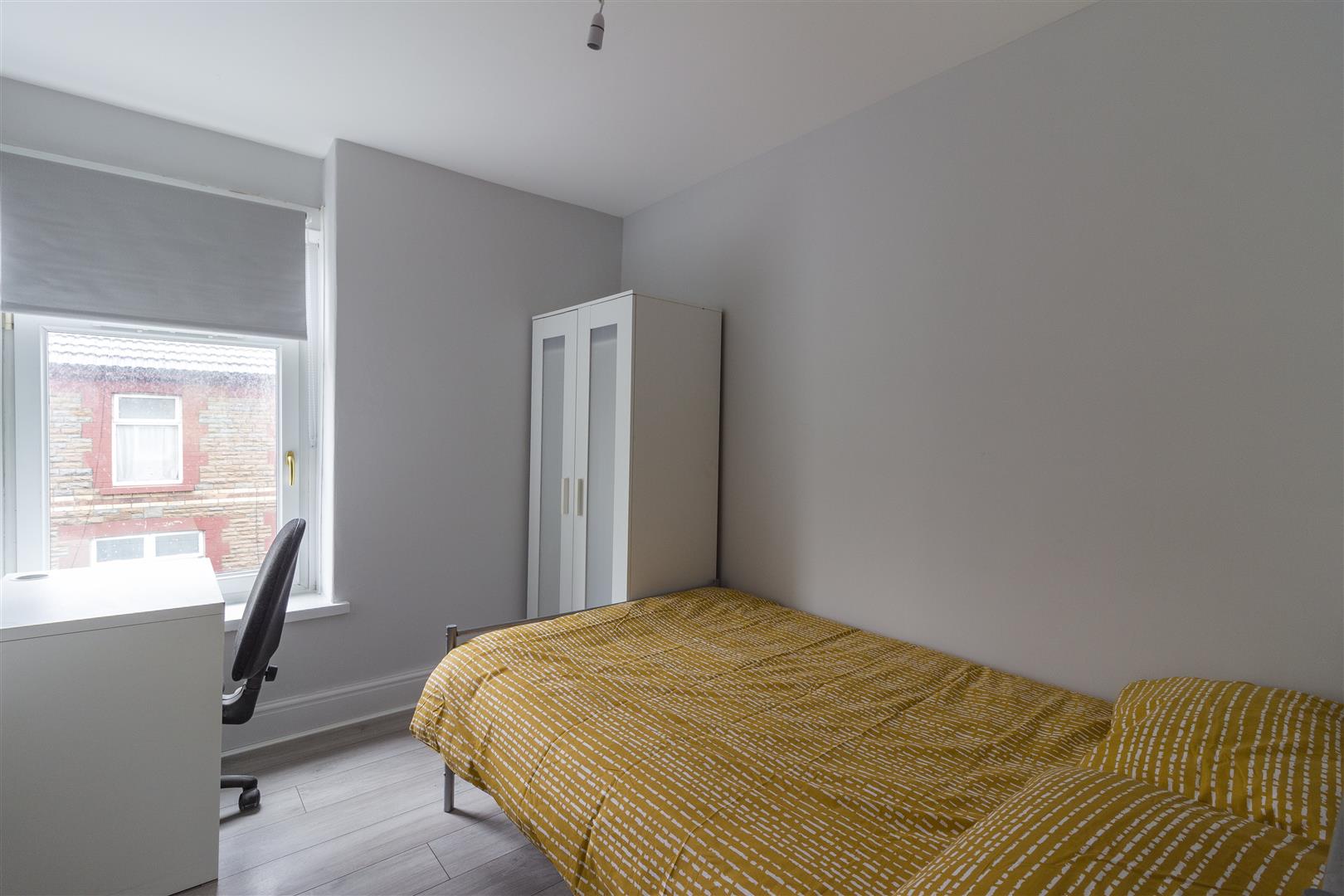 house - terraced for rent meadow street