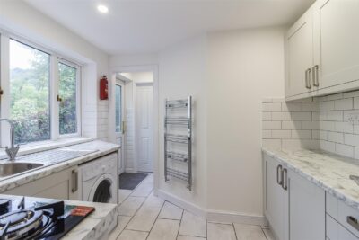 house - terraced for rent meadow street