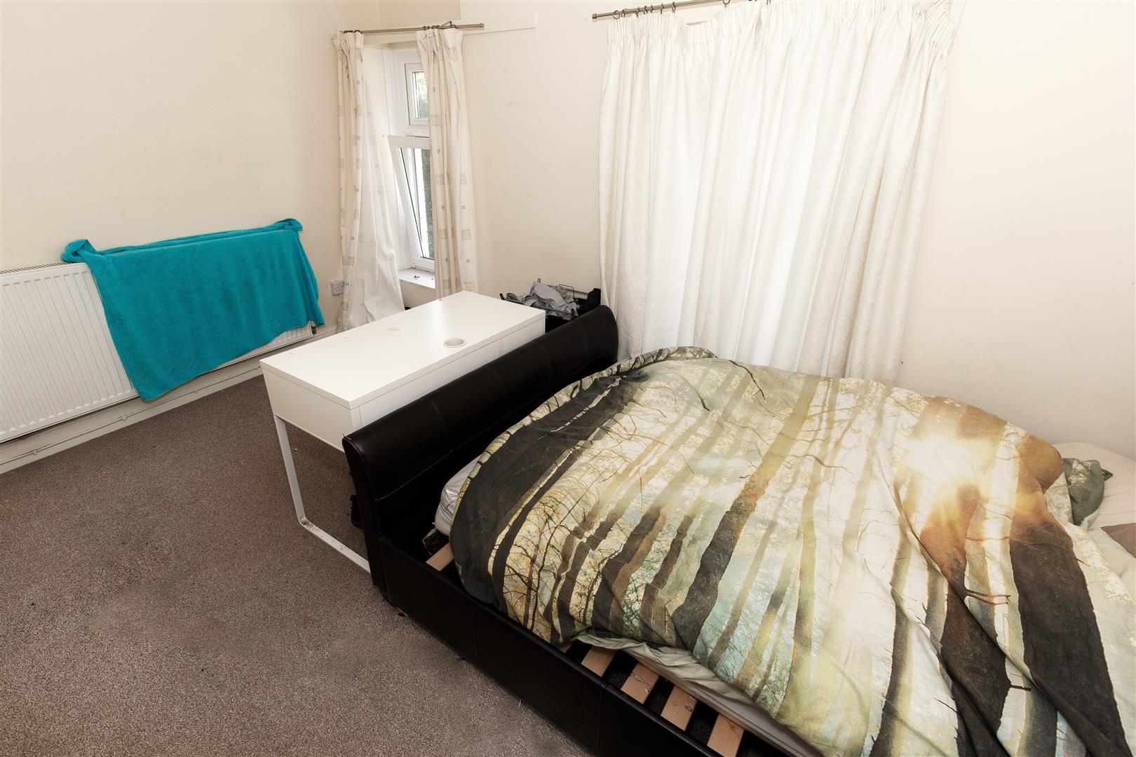 room for rent laura street