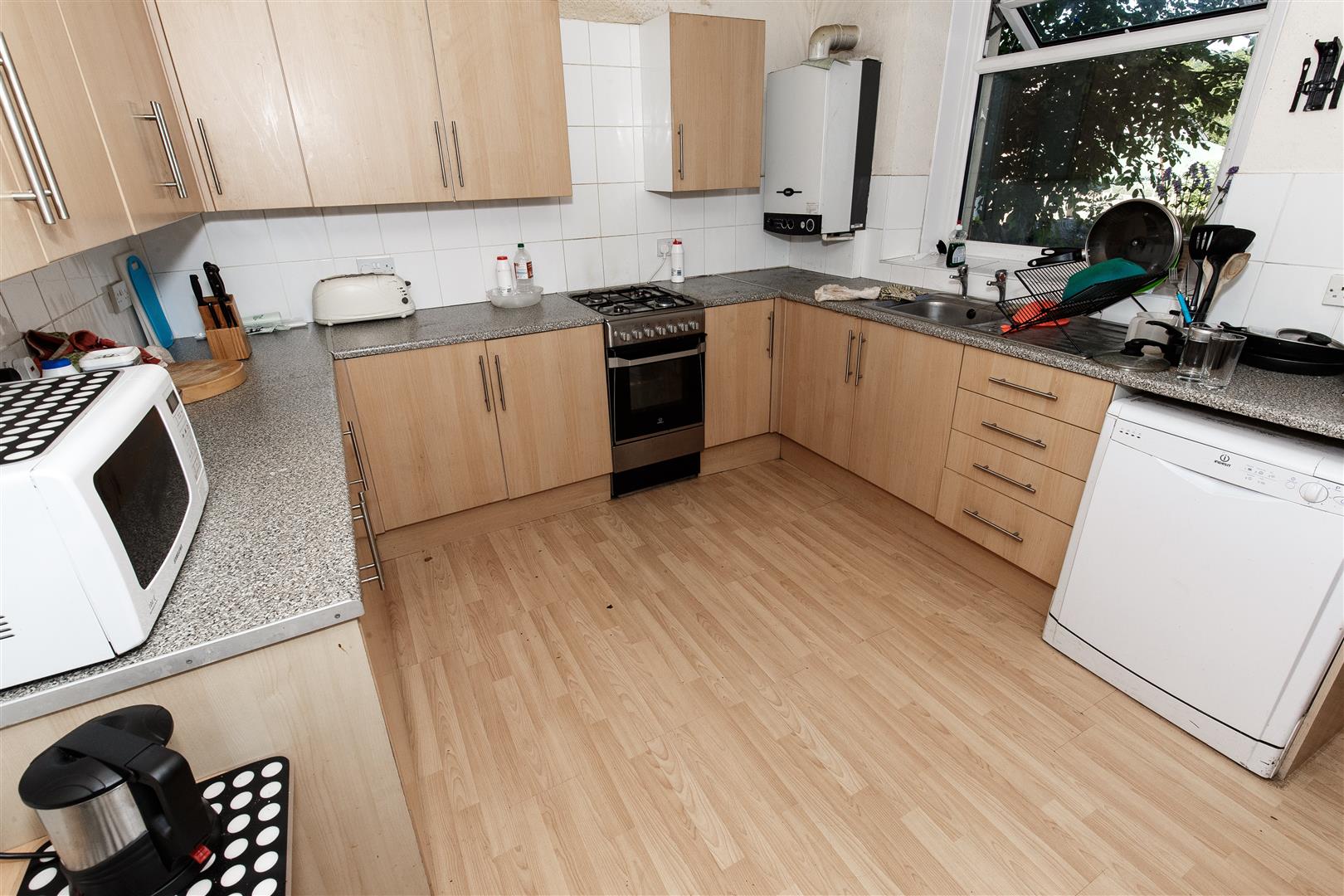 house - terraced for rent broadway