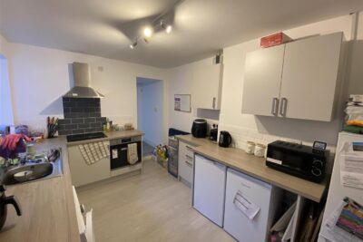 house - terraced for rent queen street