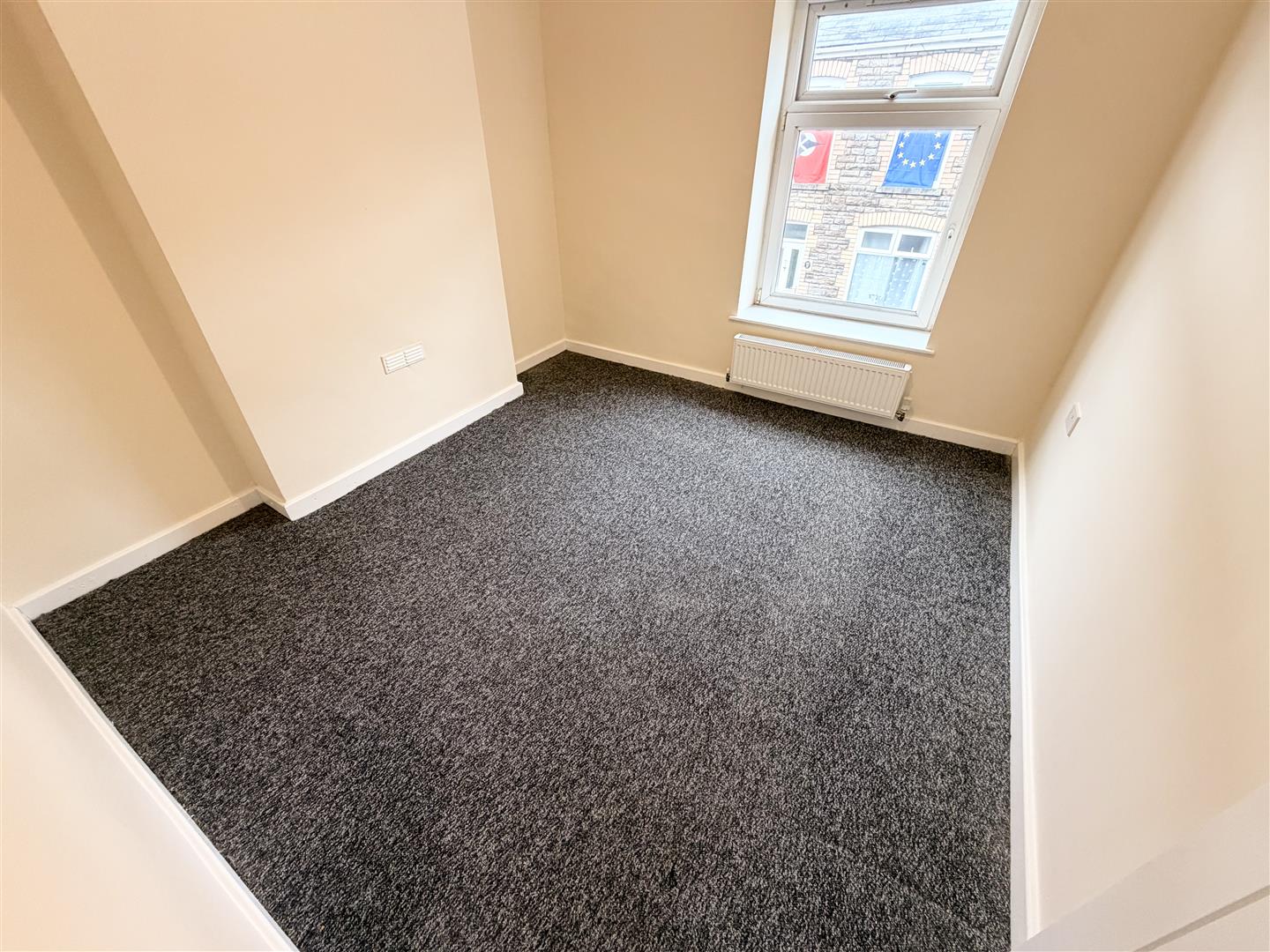 house - semi-detached for rent whittington street