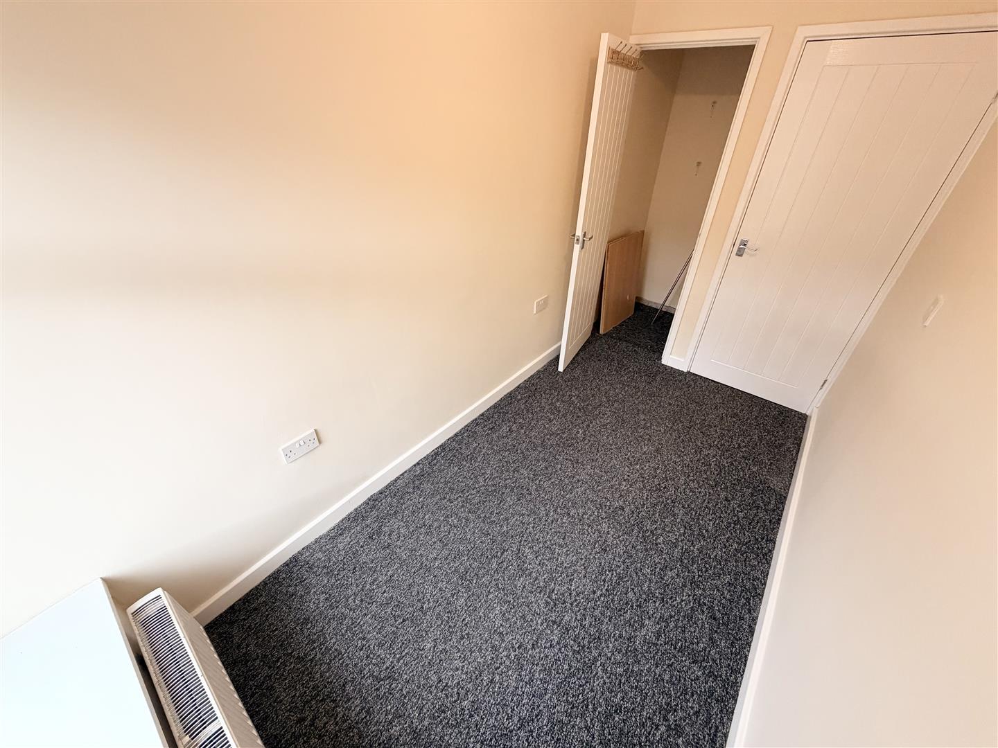 house - semi-detached for rent whittington street