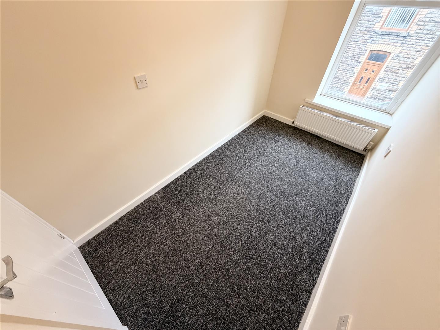 house - semi-detached for rent whittington street