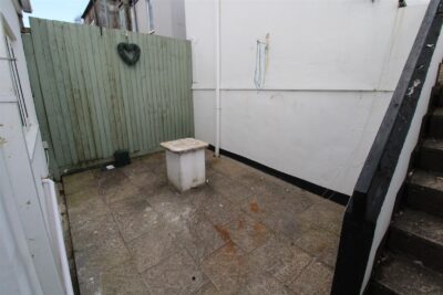 house for rent cemetery road