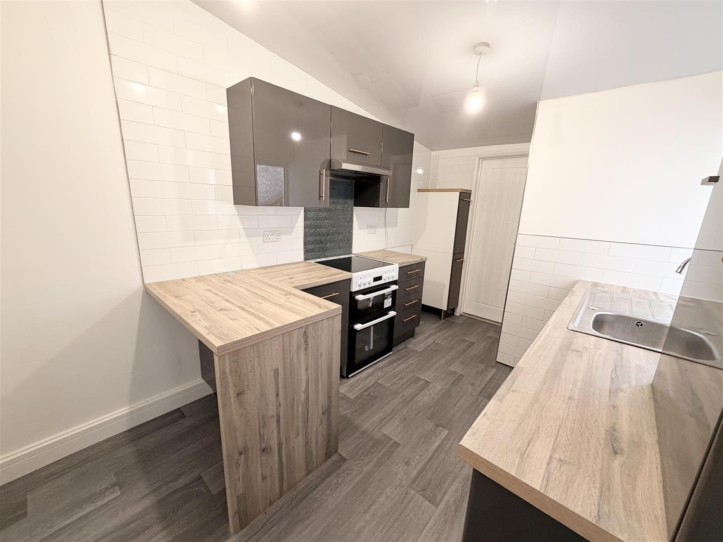 house - terraced for rent station terrace