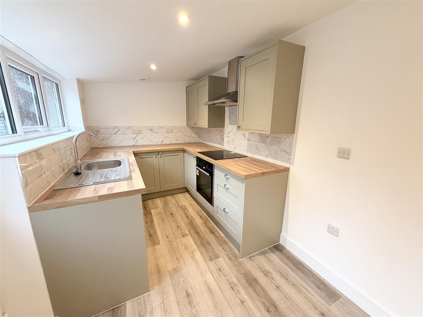 house - end terrace for rent shady road