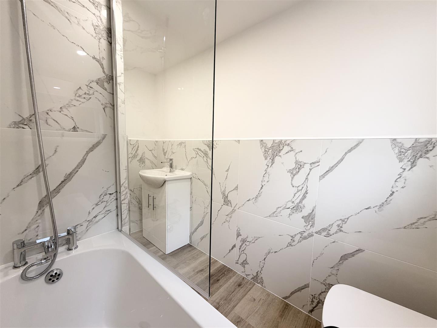 house - end terrace for rent shady road