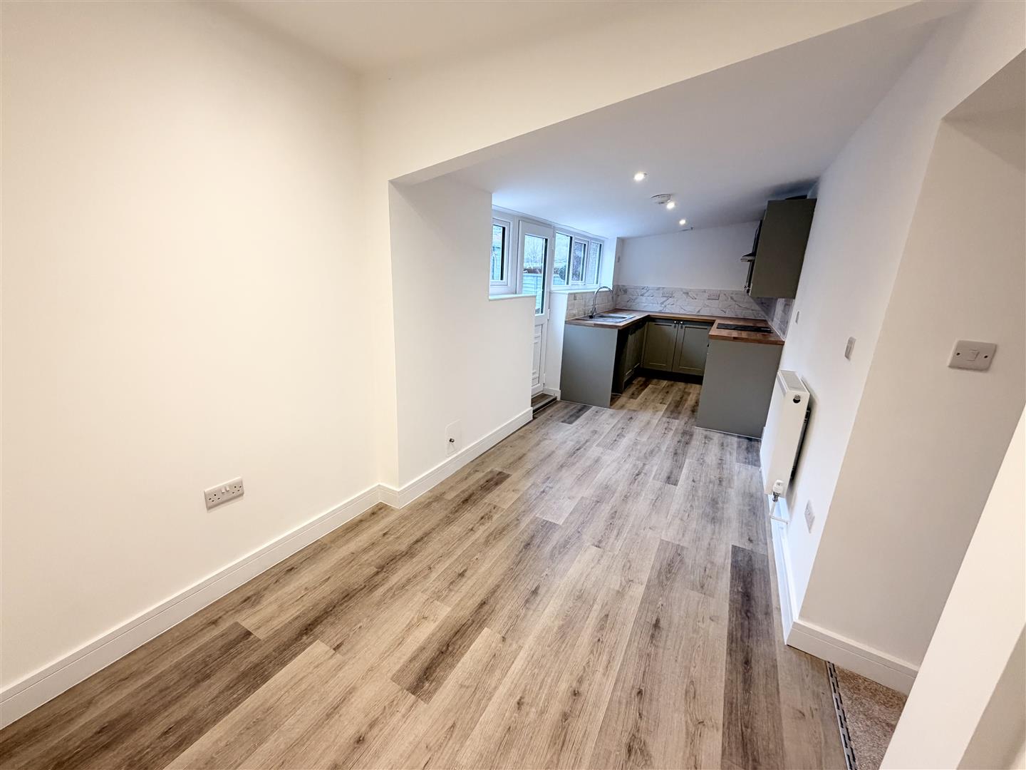 house - end terrace for rent shady road