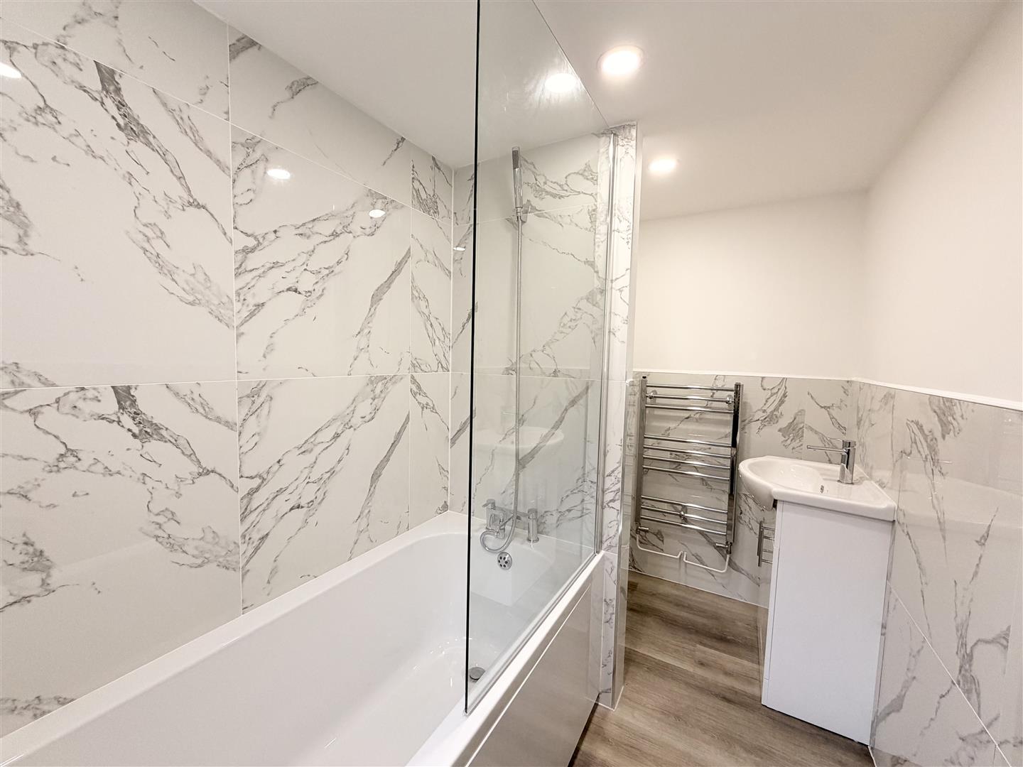 house - end terrace for rent shady road