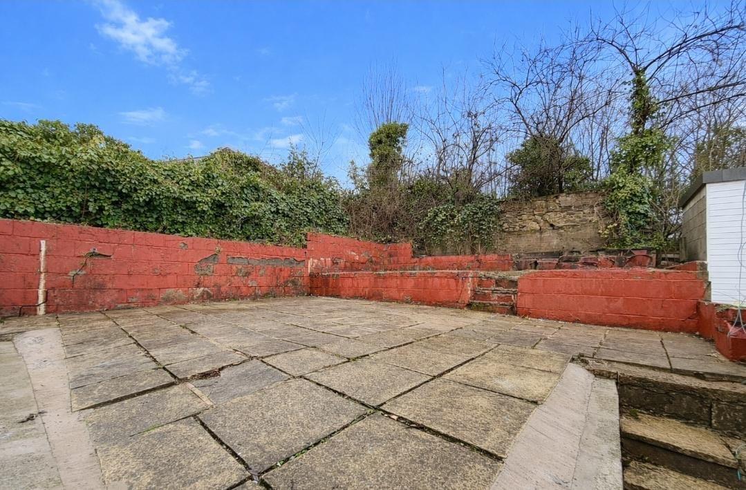 house - end terrace for rent shady road