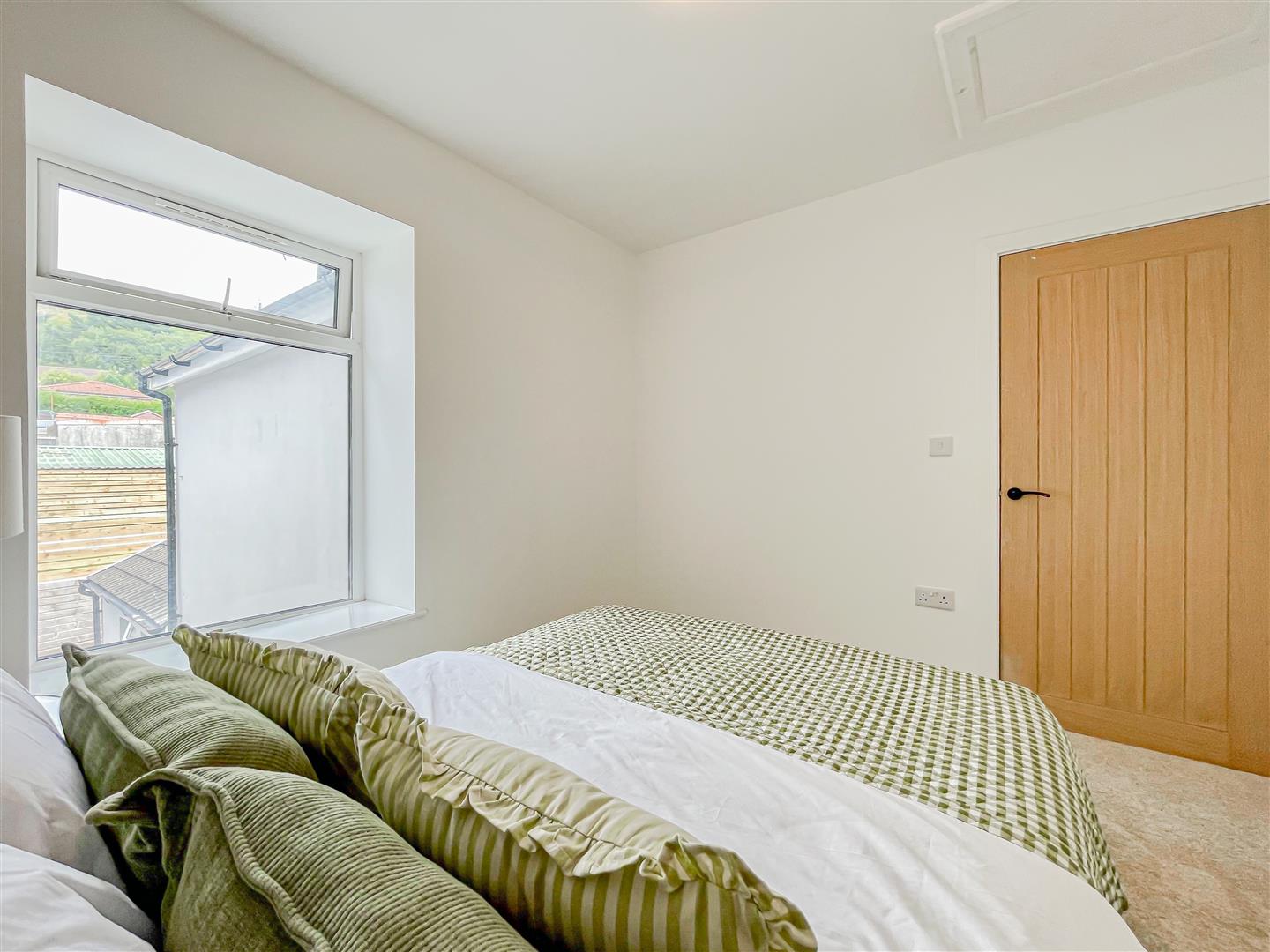 house - terraced for sale ynyswen road