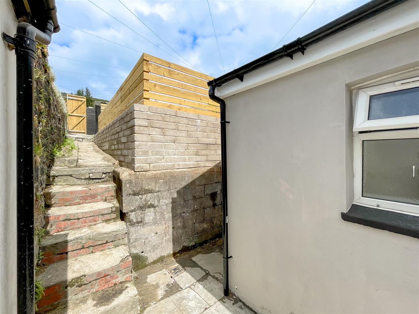 house - terraced for sale ynyswen road