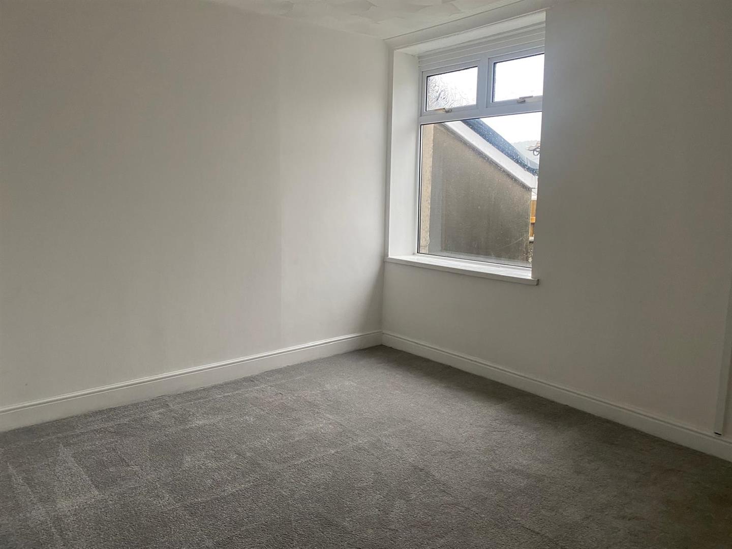 house for rent wern street