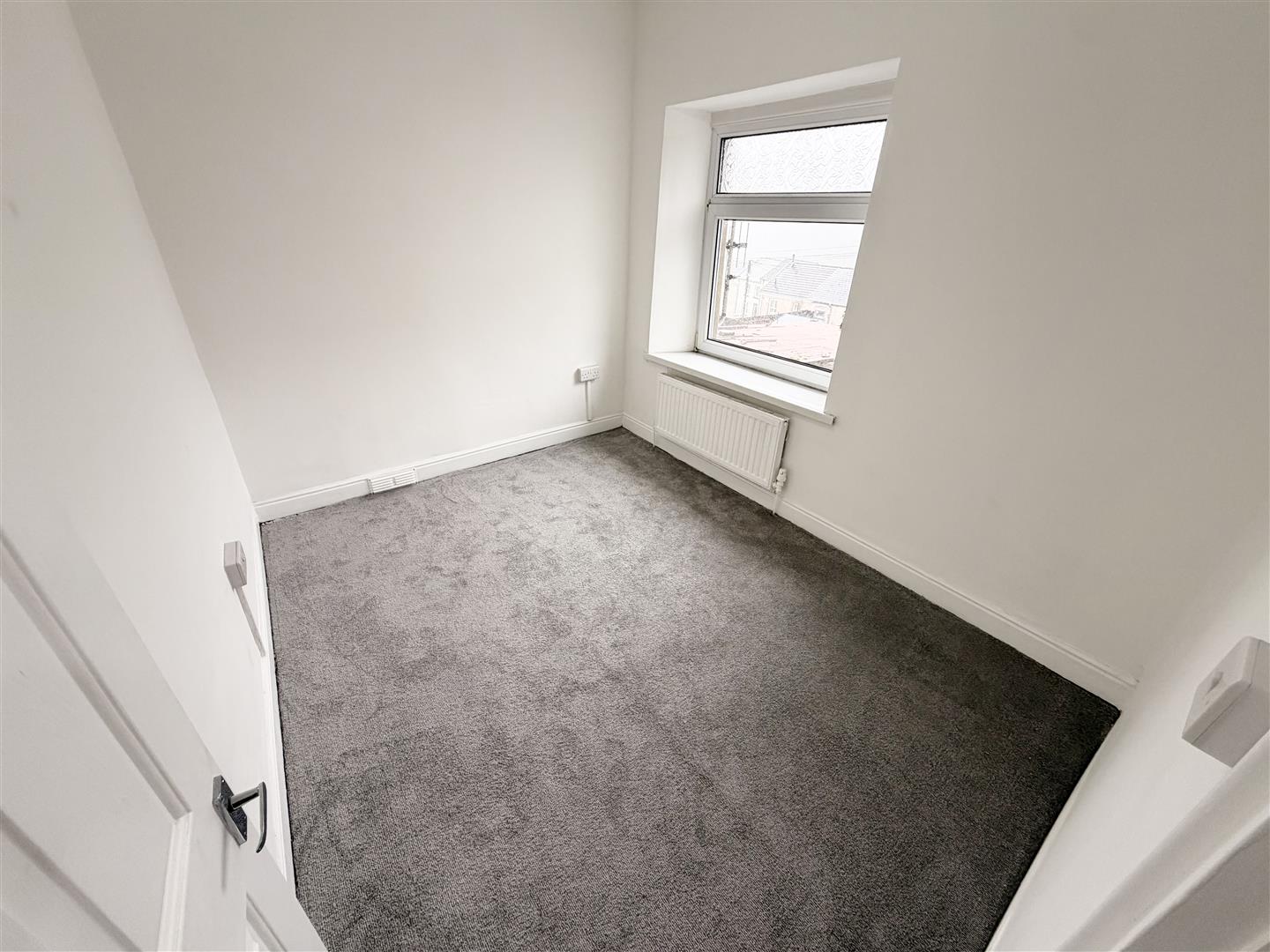 house - terraced for rent wern street