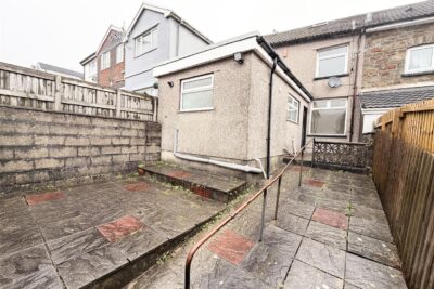 house - terraced for rent wern street