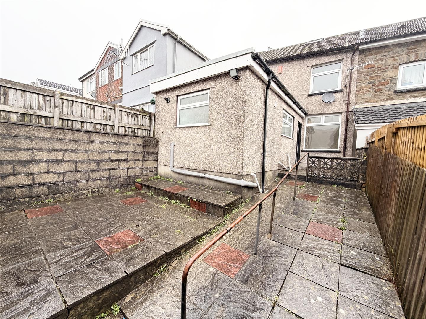 house - terraced for rent wern street