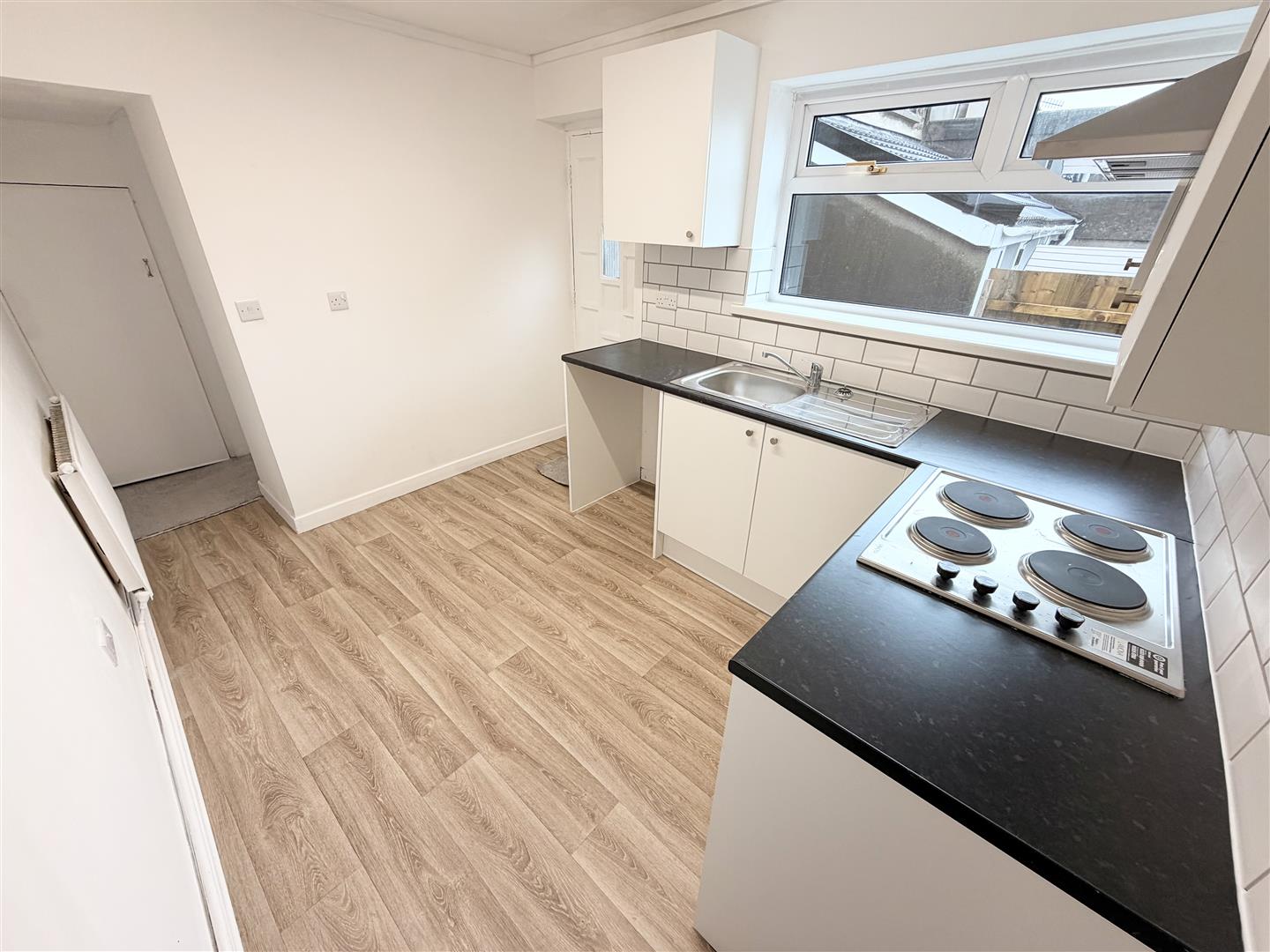 house - terraced for rent wern street